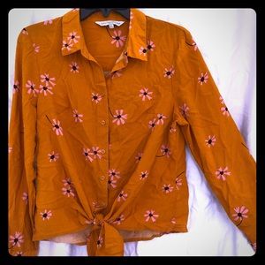 Casual collection mustard blouse.